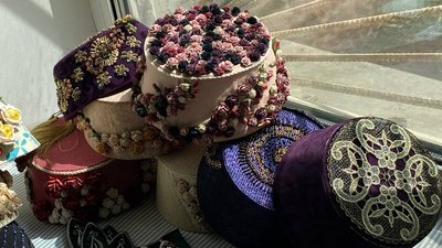 "Urba vastasınen halqımnıñ tarihını añlatam", — Qırımdan dizayncı qırımtatar nağışları aqqında "Urba vastasınen halqımnıñ tarihını añlatam", — Qırımdan dizayncı qırımtatar nağışları aqqında