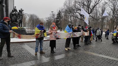 Від Києва до Сімферополя: харків'яни доєдналися до ланцюга єдності Від Києва до Сімферополя: харків'яни доєдналися до ланцюга єдності