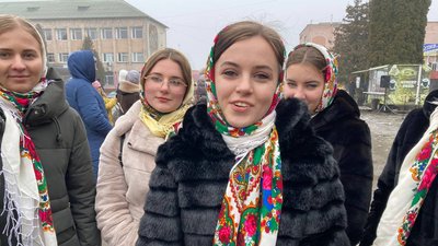 На Тернопільщині провели фестиваль колядників "Різдвяний промінь перемоги" На Тернопільщині провели фестиваль колядників "Різдвяний промінь перемоги"