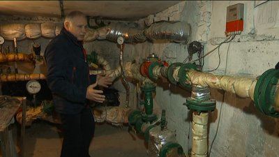 “Платимо зайве”. У Сумах сваряться мешканці будинку та надавач тепла через перемичку на мережі