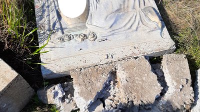 На Миколаївщині поліцейські викрили вандала, який вчиняв наругу над могилами односельців