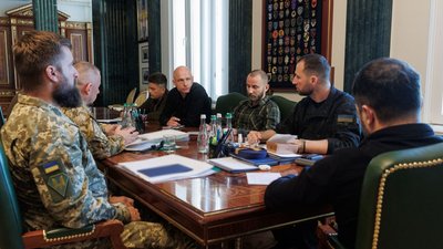 Володимир Зеленський, Євгеній Хмара, військові