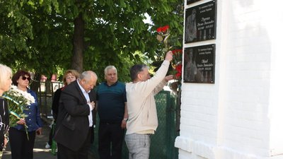 На Черкащині відкрили памʼятні дошки двом військовим, які загинули на війні На Черкащині відкрили памʼятні дошки двом військовим, які загинули на війні
