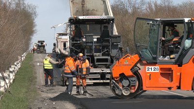 На Тернопільщині ремонтують дорогу, ремонт дороги, 14 квітня 2026 року