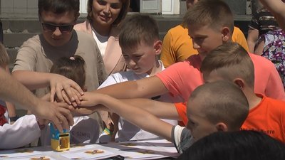 Діти долучились до спецпогашення марки "Українська мрія". Діти долучились до спецпогашення марки "Українська мрія".
