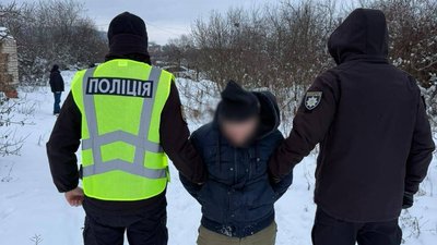 На Закарпатті затримали чоловіка за підозрою у збуті зброї