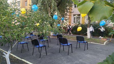 Школа на Харківському масиві у Києві Школа на Харківському масиві у Києві