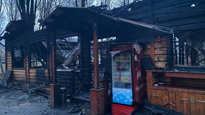 В Ужгороді на Слов'янській набережній горів заклад громадського харчування