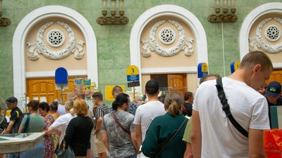 В Одесі погасили нову поштову марку "Доброго вечора ми з України". Черга за маркою В Одесі погасили нову поштову марку "Доброго вечора ми з України". Черга за маркою