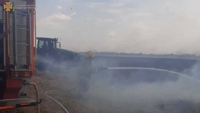 На Одещині від удару блискавки спалахнуло пшеничне поле На Одещині від удару блискавки спалахнуло пшеничне поле