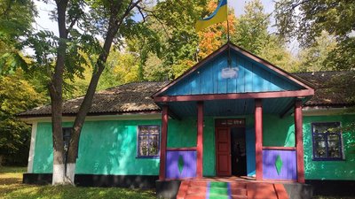 Старенький, але "живий": 57 років діє клуб у селі на Хмельниччині