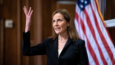 У США до Верховного суду призначили кандидатку Трампа. Хто вона