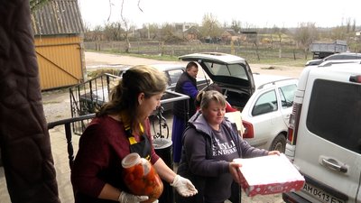 Від їжі до амуніції: жителі майже десятка сіл Бердичівського району Житомирщини разом допомагають військовим Від їжі до амуніції: жителі майже десятка сіл Бердичівського району Житомирщини разом допомагають військовим