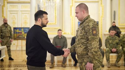 Добровольцю з Вінниці вручили нагороду "За мужність III ступеня" Добровольцю з Вінниці вручили нагороду "За мужність III ступеня"