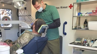 Майже сотню бійців на передовій безкоштовно пролікували тернопільські стоматологи