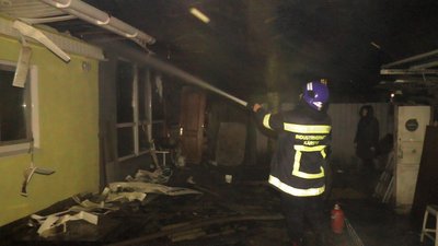 У Житомирі загорівся житловий будинок на п’ять господарів У Житомирі загорівся житловий будинок на п’ять господарів
