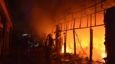 В Одесі спалахнула пожежа в магазині одягу: вогонь охопив 400 кв.м. В Одесі спалахнула пожежа в магазині одягу: вогонь охопив 400 кв.м.