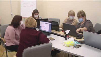 "Вчитель навчає вчителя". У Вінниці проводять безкоштовний курс онлайн-технологій "Вчитель навчає вчителя". У Вінниці проводять безкоштовний курс онлайн-технологій