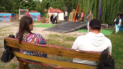 Актори Житомирського драмтеатру запрошують глядачів на виставу просто неба