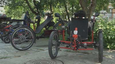 На Вінниччині двоє друзів майструюють велосипеди для людей з інвалідністю На Вінниччині двоє друзів майструюють велосипеди для людей з інвалідністю