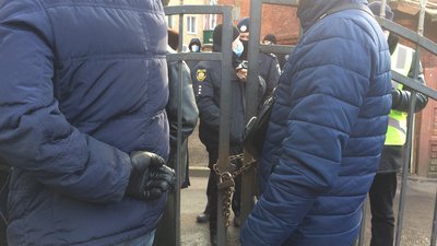 У Рівному вчергове прийшли виселяти релігійну парафію у центрі міста У Рівному вчергове прийшли виселяти релігійну парафію у центрі міста