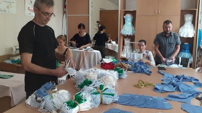 Викладачі факультету технологій та дизайну шиють маски для працівників педуніверситету