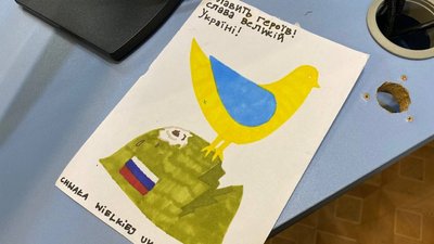 З теплим одягом та дитячими листівками: одеські військові отримали пакунки допомоги від поляків З теплим одягом та дитячими листівками: одеські військові отримали пакунки допомоги від поляків