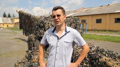 Студенти-історики з Тернополя передали маскувальні сітки на схід Студенти-історики з Тернополя передали маскувальні сітки на схід