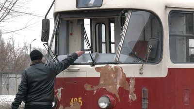 У Харкові трамвай зіткнувся з вантажівкою — автомобіль перекинувся У Харкові трамвай зіткнувся з вантажівкою — автомобіль перекинувся