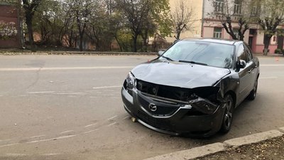У Чернівцях у центрі міста збили пішохідку: вона перебігала дорогу поза переходом