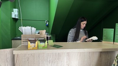 У Полтаві ветеран за грантові гроші відкрив заклад вуличної їжі У Полтаві ветеран за грантові гроші відкрив заклад вуличної їжі