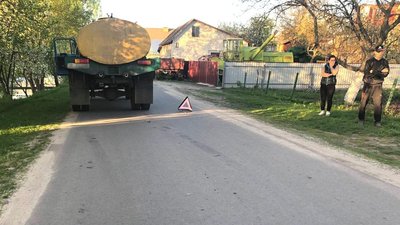 На Рівненщині дитина потрапила під вантажівку На Рівненщині дитина потрапила під вантажівку