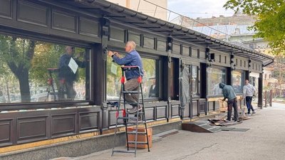 Літній майданчик на проспекті Свободи, 16-18