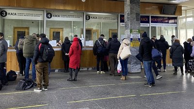 "Міжнародних рейсів немає": як працює автовокзал у Полтаві
