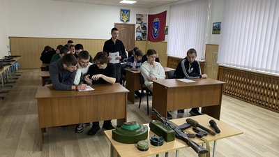 На Полтавщині не вистачає фахівців з курсу "Захист України" для школярів: хто викладає нині