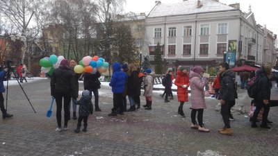 «Подаруй дитині свято»: у Тернополі збирають допомогу для сиріт «Подаруй дитині свято»: у Тернополі збирають допомогу для сиріт