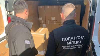 Цигарки без акцизу, алкоголь - підроблений: У Луцьку виявили бус із фальсифікатом Цигарки без акцизу, алкоголь - підроблений: У Луцьку виявили бус із фальсифікатом