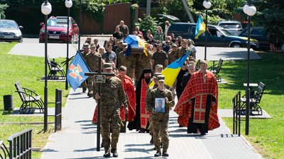 В Ужгороді попрощалися з полеглим захисником Олександром Цибиком В Ужгороді попрощалися з полеглим захисником Олександром Цибиком