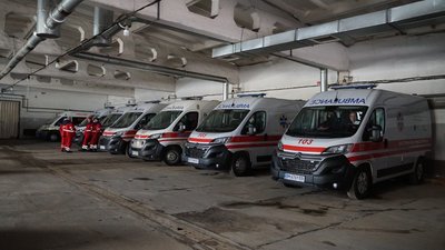 "Жили у підвалі". Як працювали медики "швидкої" у Сумах на початку вторгнення