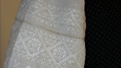 Різницю між вишиванкою та вишитою сорочкою пояснили херсонські музейники Різницю між вишиванкою та вишитою сорочкою пояснили херсонські музейники