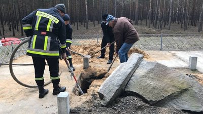 На Полтавщині поруйнували пам'ятний знак булгарському ханові На Полтавщині поруйнували пам'ятний знак булгарському ханові