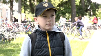В ліцеї №2 у Луцьку розширили велопарковку до сотні місць В ліцеї №2 у Луцьку розширили велопарковку до сотні місць