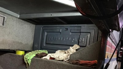 Львівські митники знайшли в рейсовому автобусі контрабандного одягу на 60 тисяч гривень Львівські митники знайшли в рейсовому автобусі контрабандного одягу на 60 тисяч гривень