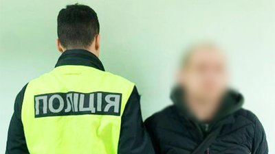 Хотіли відібрати телефон: в столиці на підлітка напали в кабіні ліфта
