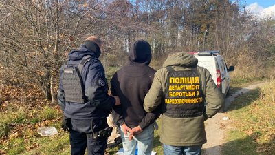 Правоохоронці Тернопільщини затримали чоловіка, який мав наркотики