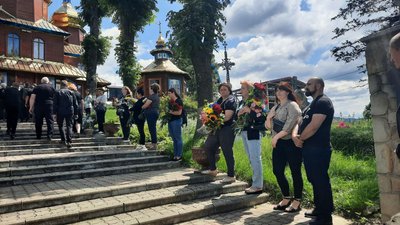 У Ворохті поховали колишнього командира групи "Холодного Яру" Юрія Саманюка У Ворохті поховали колишнього командира групи "Холодного Яру" Юрія Саманюка