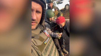 По нам вели прицільний вогонь під час евакуації. Як волонтер вивозить людей з прифронтових та звільнених сіл Донбаса По нам вели прицільний вогонь під час евакуації. Як волонтер вивозить людей з прифронтових та звільнених сіл Донбаса
