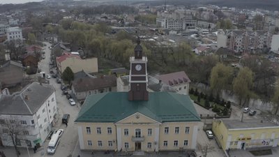У ратуші на Тернопільщині відновлюють сходову клітку