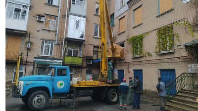 Мешканців пошкоджених квартир евакуювали Мешканців пошкоджених квартир евакуювали