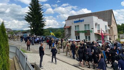 На Закарпатті попрощалися з полеглим захисником Дмитром Голубкою На Закарпатті попрощалися з полеглим захисником Дмитром Голубкою